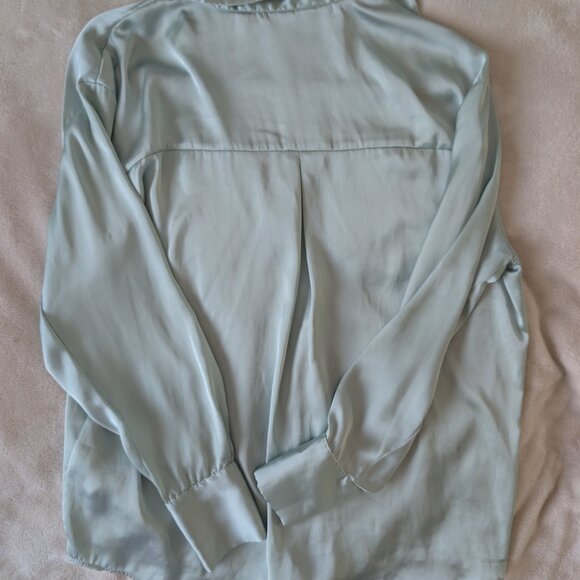 3/$30 Zara satin look mint green blouse - Picture 6 of 6